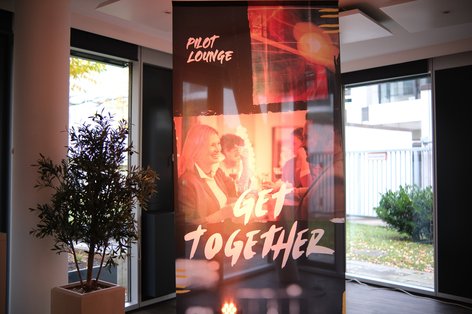 pilot Lounge Banner