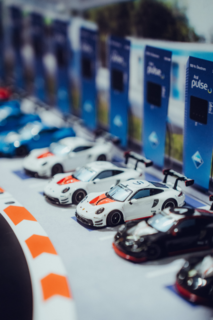 Aral Miniatur E-Ladesäulen bei der Carrera Racing Night