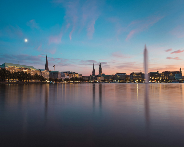 Skyline Hamburg im Sonnenuntergang